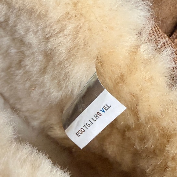 UGG Classic Ultra Mini Boots Suede Sheepskin Lined Women's 6 - Picture 6 of 9